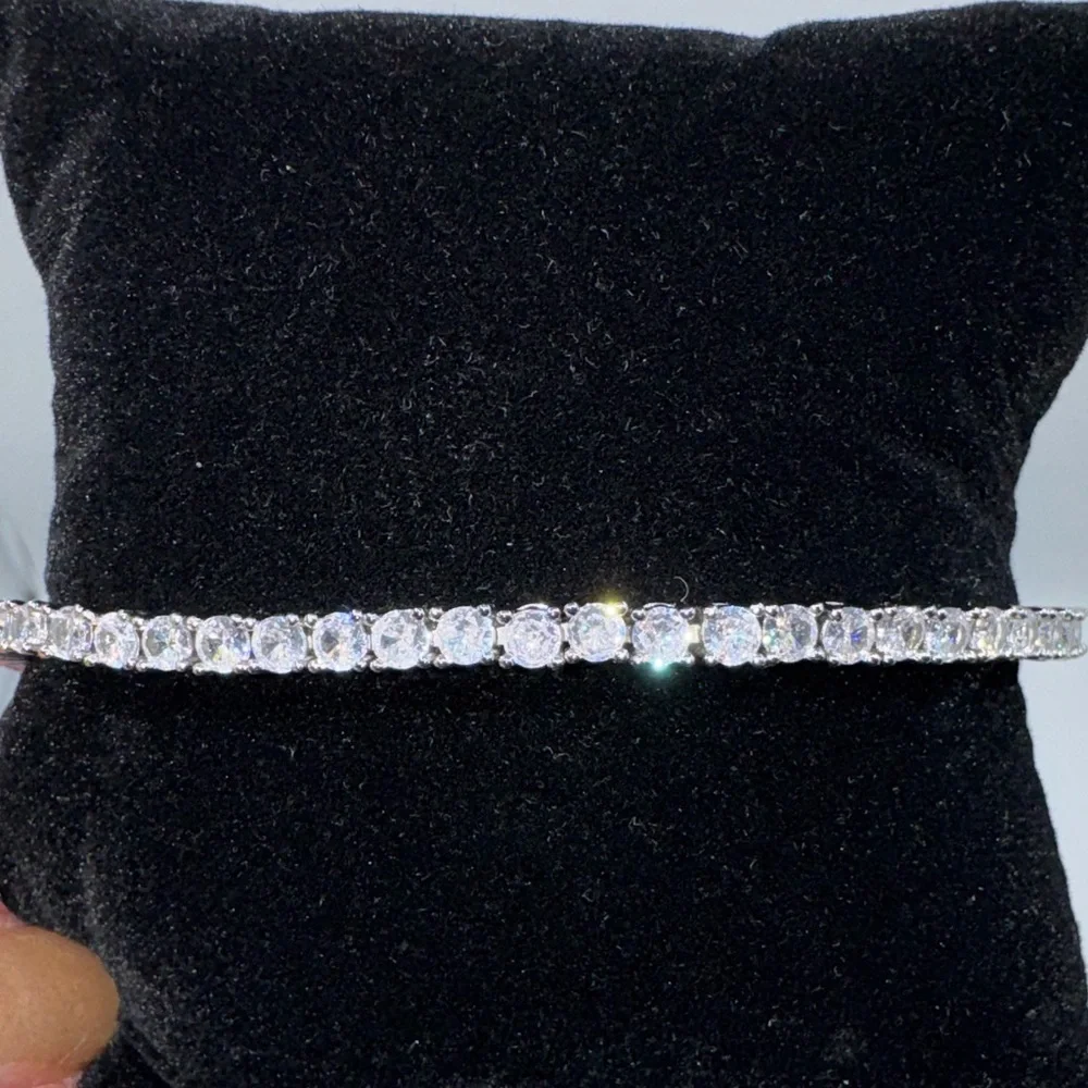 14k 8ct Tennis Bracelet - Picture 6 of 10